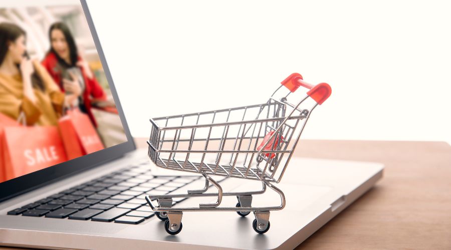 E-commerce concepts: logistics, finance, B2B, services.