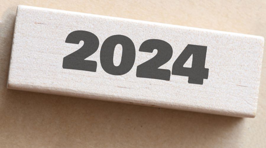 Wooden block with the year 2024 displayed.